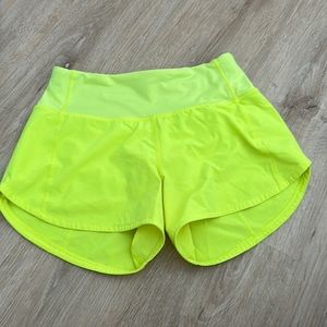 Lulu Lemon “Speed Up Mid-Rise Lined Short 4”” Size 2